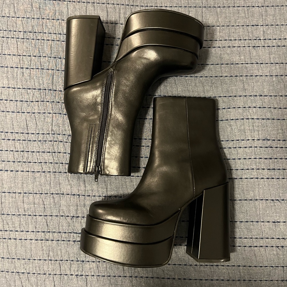 Steve Madden cobra boots